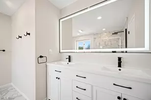 1072 Valley Creek Dr, Eastlake, OH 44095 - Photo 19