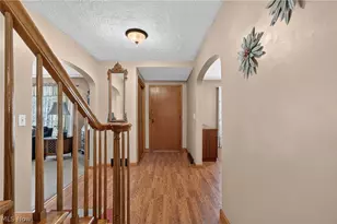 2007 Colonial Pkwy NE, Massillon, OH 44646 - Photo 3