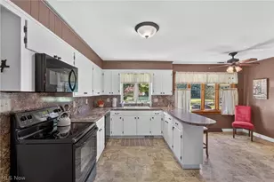 2007 Colonial Pkwy NE, Massillon, OH 44646 - Photo 11