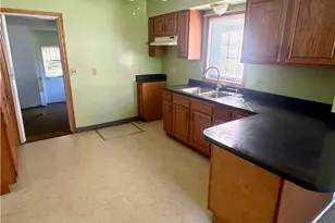 372 E Jefferson St, Jefferson, OH 44047 - Photo 3