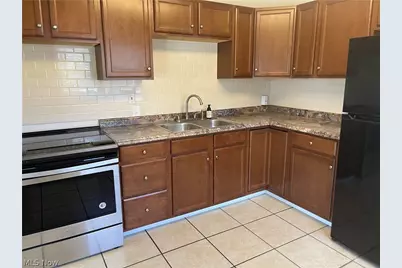 87 W Woodsdale Avenue, Akron, OH 44301 - Photo 5
