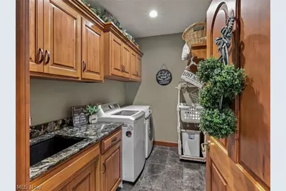 411 Donahey Avenue NE, New Philadelphia, OH 44663 - Photo 13