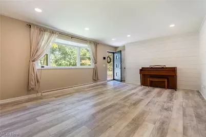 6787 Glenmere Avenue NE, Canton, OH 44721 - Photo 9