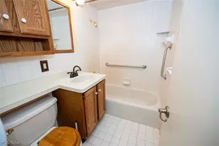 5252 Karen Isle Dr, Willoughby, OH 44094 - Photo 9