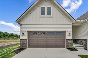 824 Colesbourne Circle, Green, OH 44685 - Photo 5