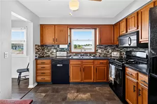 7350 Eisenhower Dr, Youngstown, OH 44512 - Photo 9