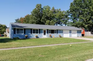 245 Defiance Ave, Elyria, OH 44035 - Photo 3