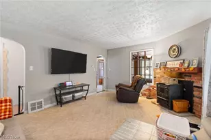 959 Neimans Ave SE, East Canton, OH 44730 - Photo 9