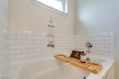 7253 Edison Street NE, Hartville, OH 44632 - Photo 27