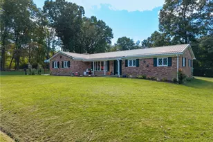 130 E Wellock Dr, Akron, OH 44319 - Photo 3