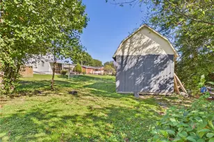130 E 5th St, Williamstown, WV 26187 - Photo 23