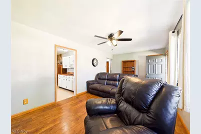 130 E 5th Street, Williamstown, WV 26187 - Photo 5
