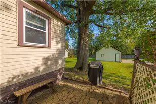6077 Lake Ave, Elyria, OH 44035 - Photo 41