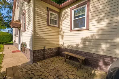 6077 Lake Avenue, Elyria, OH 44035 - Photo 5