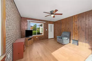 6077 Lake Ave, Elyria, OH 44035 - Photo 9