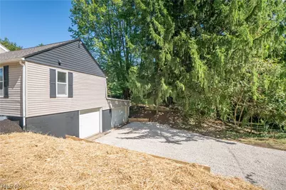 12800 Redwood Avenue NW, Uniontown, OH 44685 - Photo 29