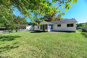 1867 Thornhill Dr, Akron, OH 44313 - Photo 3