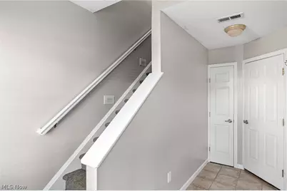308 E Marina Parkway, Lorain, OH 44052 - Photo 3
