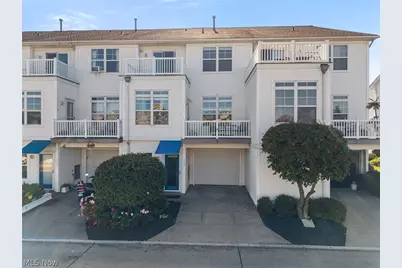 308 E Marina Parkway, Lorain, OH 44052 - Photo 1