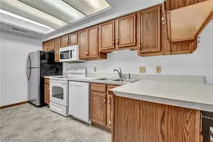 7780 Brittanny Dr NE, North Canton, OH 44720 - Photo 9