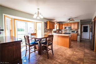 10465 Carrousel Woods Dr, New Middletown, OH 44442 - Photo 5