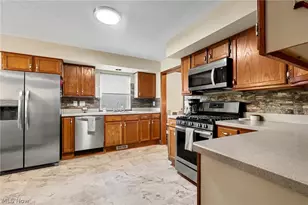 115 Pine Hollow Cir, Chardon, OH 44024 - Photo 7