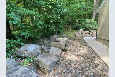17079 Cats Den Road, Chagrin Falls, OH 44023 - Photo 37