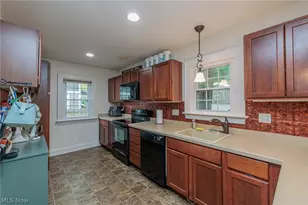 1949 Auten Dr, Akron, OH 44320 - Photo 3