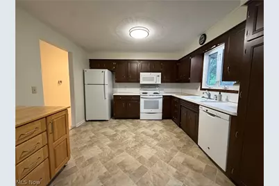430 Hazelwood Drive SW, New Philadelphia, OH 44663 - Photo 13