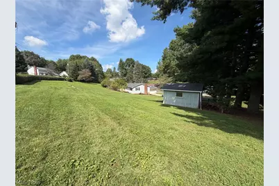 430 Hazelwood Drive SW, New Philadelphia, OH 44663 - Photo 5