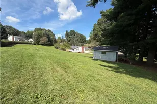 430 Hazelwood Dr SW, New Philadelphia, OH 44663 - Photo 5