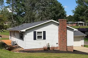 430 Hazelwood Dr SW, New Philadelphia, OH 44663 - Photo 3