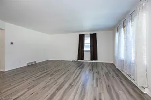 634 N Hawkins Ave, Akron, OH 44313 - Photo 3