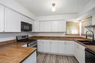 634 N Hawkins Ave, Akron, OH 44313 - Photo 9