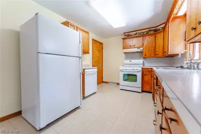 383 Bahler Street SW, Sugarcreek, OH 44681 - Photo 9