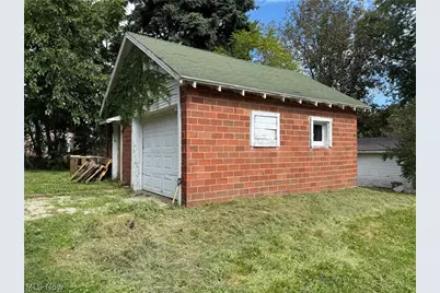 320 W Market Street, Alliance, OH 44601 - Photo 9