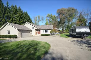 3805 Lake Vista Rd, Akron, OH 44319 - Photo 3