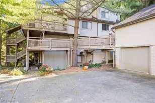578 Meredith Ln, Cuyahoga Falls, OH 44223 - Photo 1