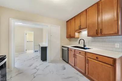 19208 Chagrin, Huber Heights, OH 44122 - Photo 13