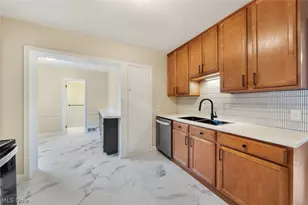 19208 Chagrin, Huber Heights, OH 44122 - Photo 13