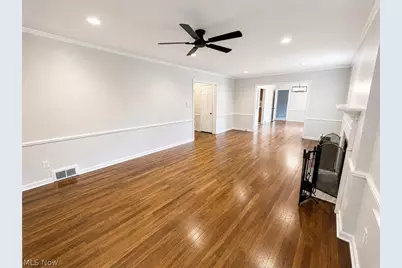 19208 Chagrin, Huber Heights, OH 44122 - Photo 9