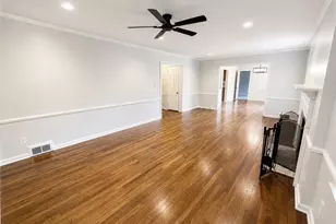 19208 Chagrin, Huber Heights, OH 44122 - Photo 9