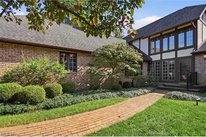 16 S Bentley Drive SE, Canton, OH 44709 - Photo 1
