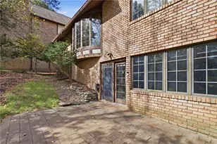 16 S Bentley Dr SE, Canton, OH 44709 - Photo 5