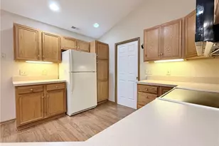 1460 Laurenbrook Ln NE, Massillon, OH 44646 - Photo 7