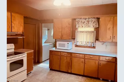 2008 W Prospect Road, Ashtabula, OH 44004 - Photo 9