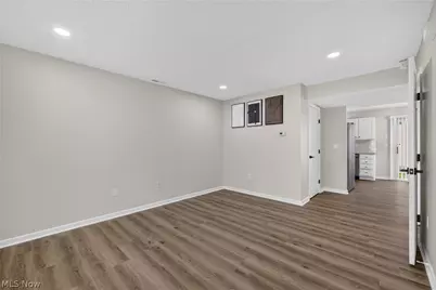 1115 Oxford Circle, Akron, OH 44312 - Photo 9