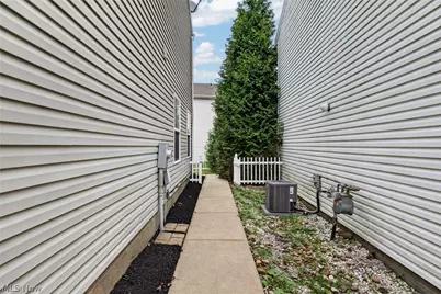 1115 Oxford Circle, Akron, OH 44312 - Photo 5