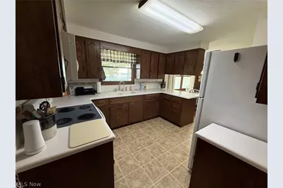 3838 Oakridge Drive, Louisville, OH 44641 - Photo 7