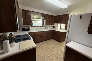 3838 Oakridge Dr, Louisville, OH 44641 - Photo 7